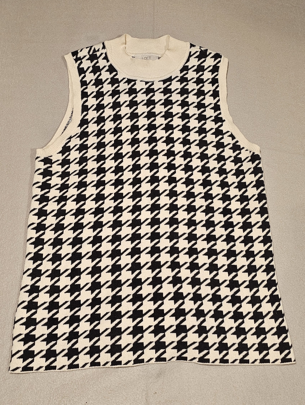 LOFT Outlet Black & White Houndstooth Sleeveless Sweater Shell Size M